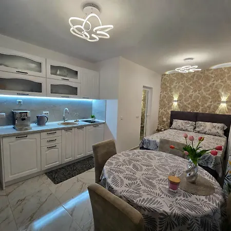 דירה Vip Limited