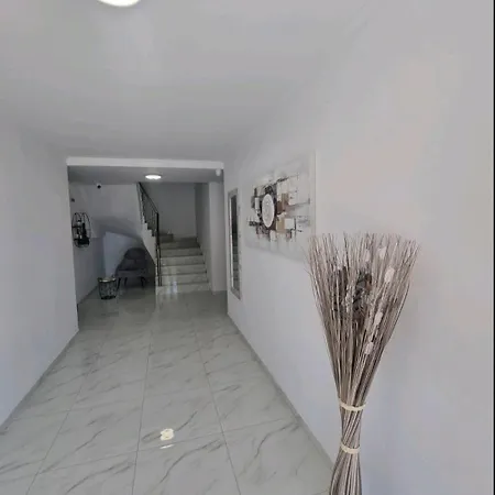 דירה Vip Limited